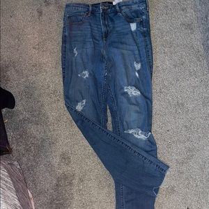 Trendy rippers Hollister jeans
